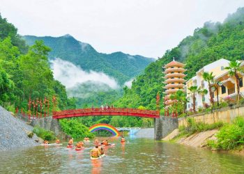 Trải nghiệm “đặc sản” du lịch tại Cổng Trời Đông Giang